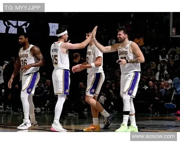 今日湖人对阵热火精彩视频回顾与赛后分析助你了解比赛全貌